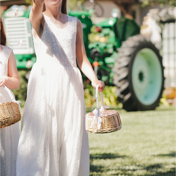 Never worn, white lace flower girl dress - Picture 5 of 6